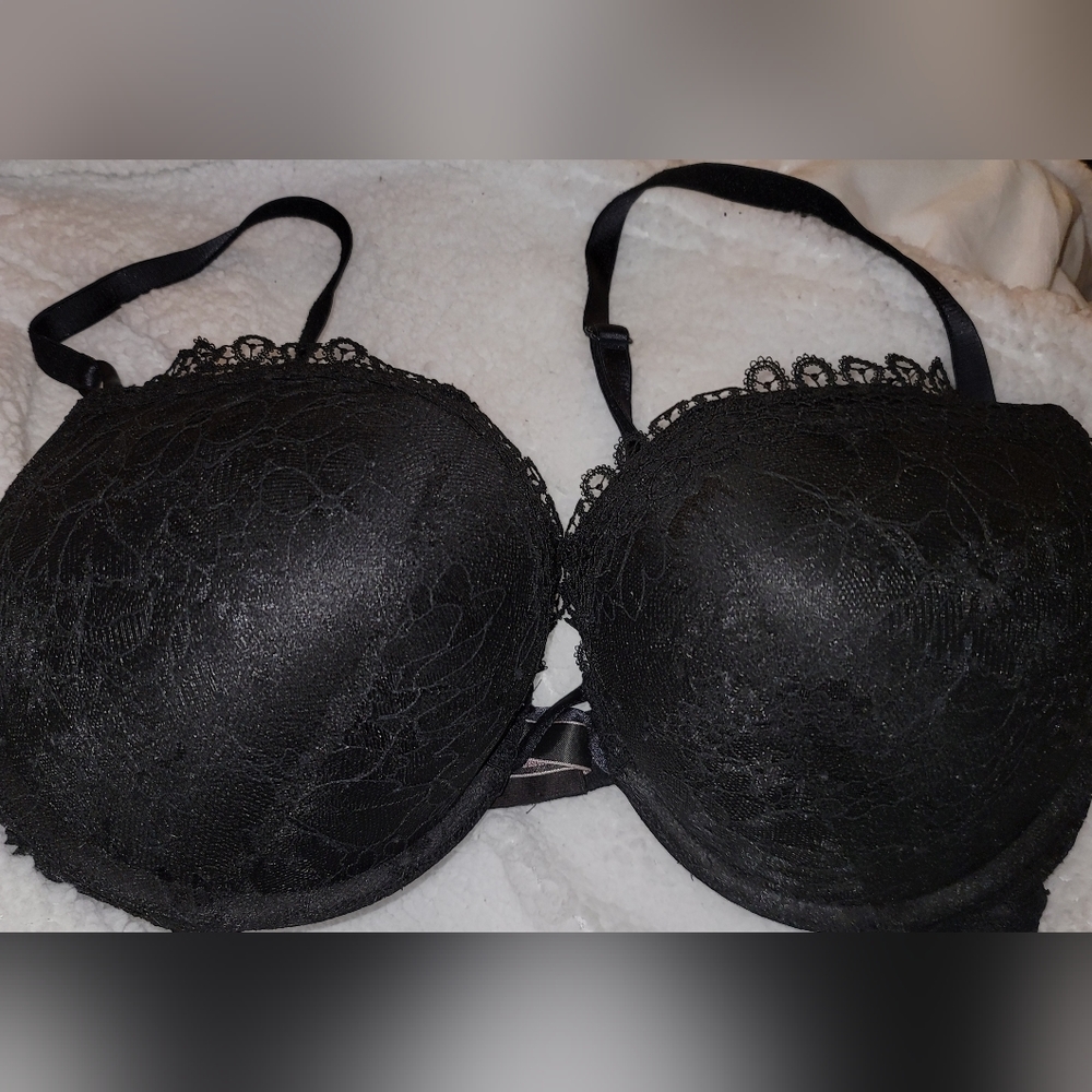 Victoria secret Bombshell Plunge bra only add a cup